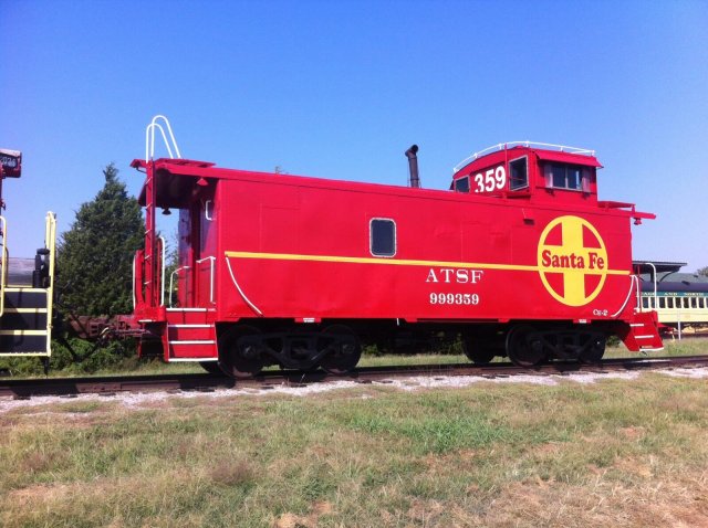 ATSF-caboose-999359-fresh-painted